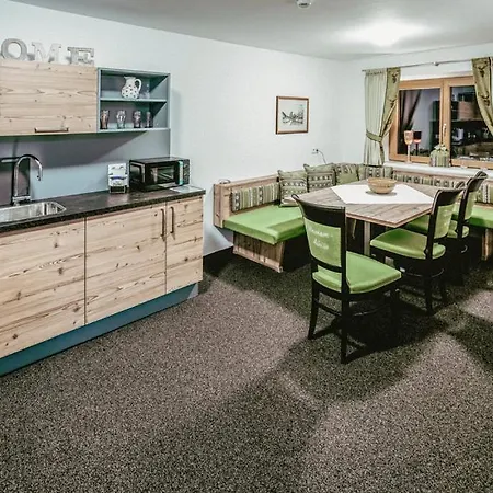 Naviser Hutte Navis