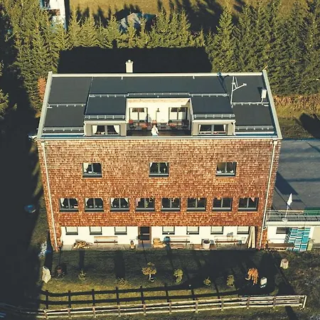 Naviser Hutte *