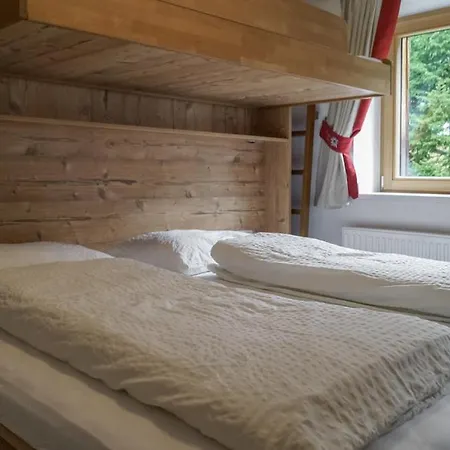 Naviser Hutte * Navis