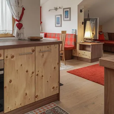 Naviser Hutte * Navis